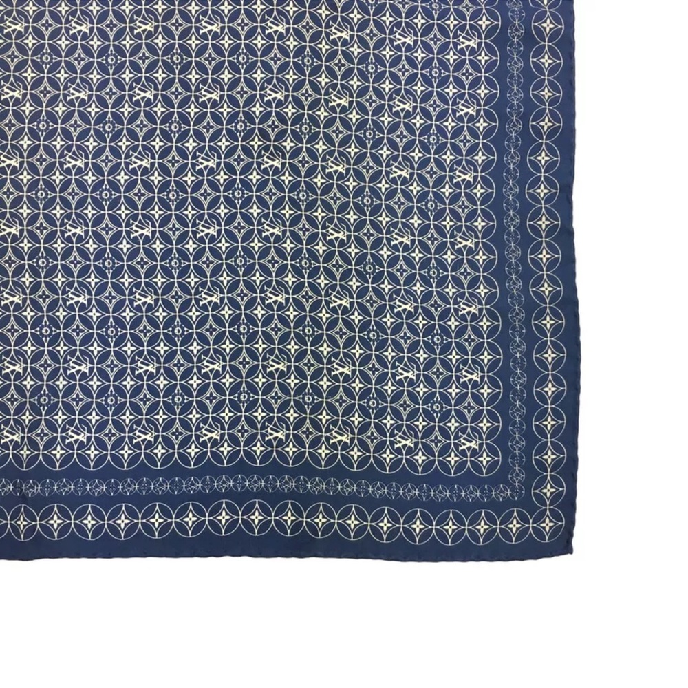 255 Louis Vuitton LV 100% Silk Scarf - Picture 4 of 7